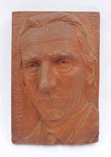 RELIÉF S PORTRÉTEM DR. KARLA FARSKÉHO