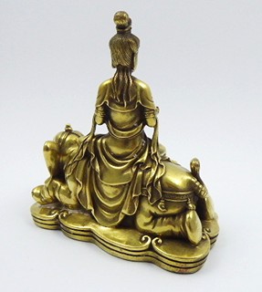 BÓDHISATTVA SAMANTABHADRA SEDÍCÍ NA SLONU