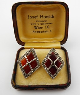 ART DECO STŘÍBRNÉ NÁUŠNICE S PŘÍRODNÍMI KARNEOLY A MARKAZITY - JOSEF HONECK, VÍDEŇ