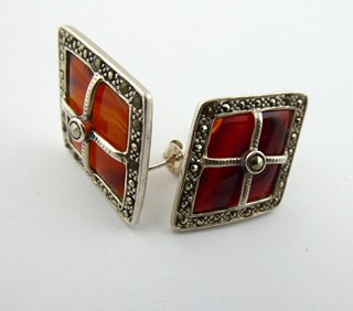 ART DECO STŘÍBRNÉ NÁUŠNICE S PŘÍRODNÍMI KARNEOLY A MARKAZITY - JOSEF HONECK, VÍDEŇ