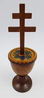 DŘEVĚNÉ CIBORIUM S VINNOU RÉVOU A HROZNY