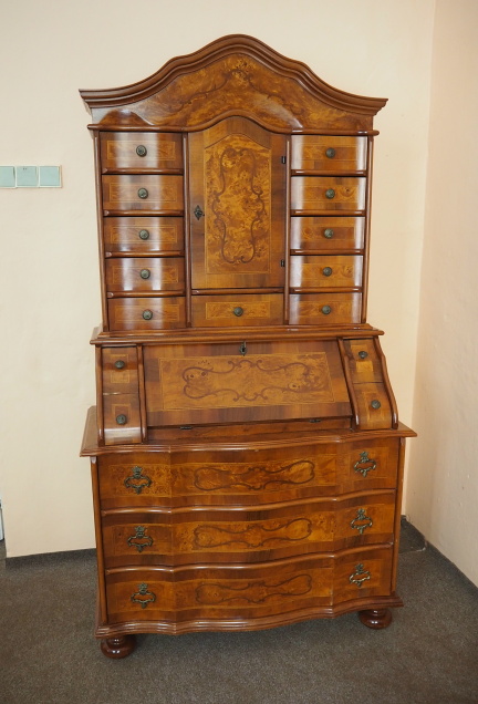 Barokní sekretář, replika