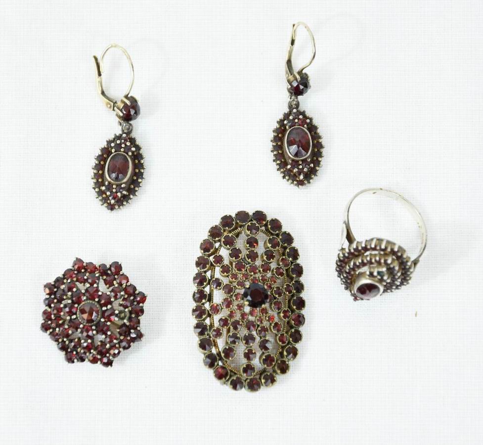 Šperky s českými granáty