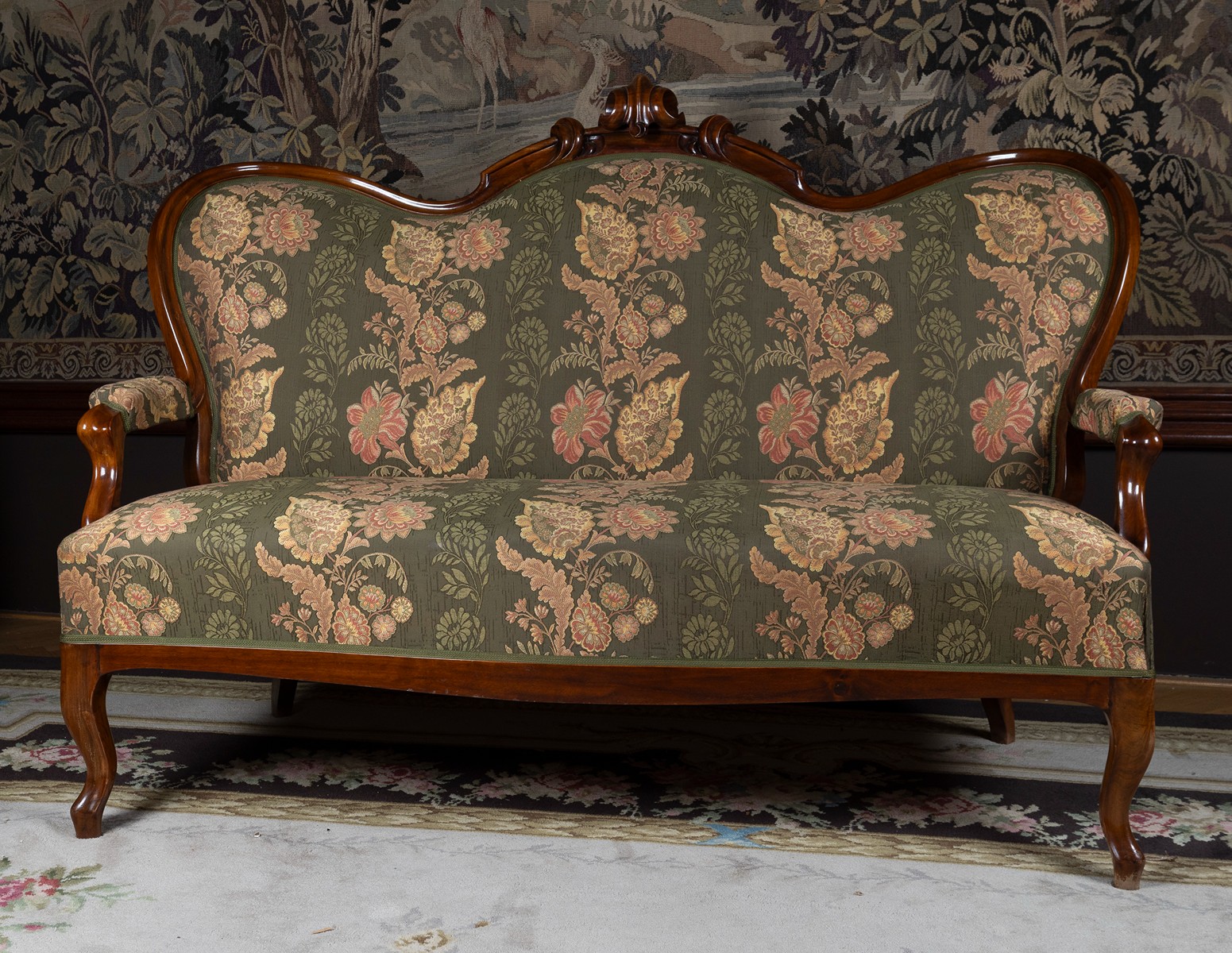 Čtyři křesla a sofa v barokním stylu