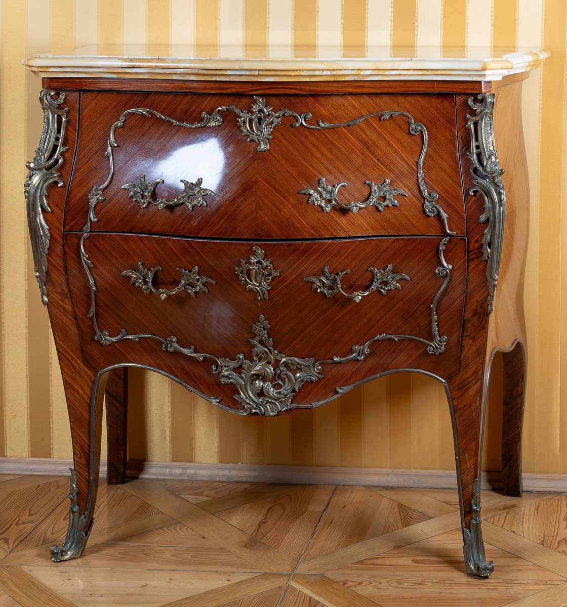 Komoda v rokokovém stylu Ludvík XV.