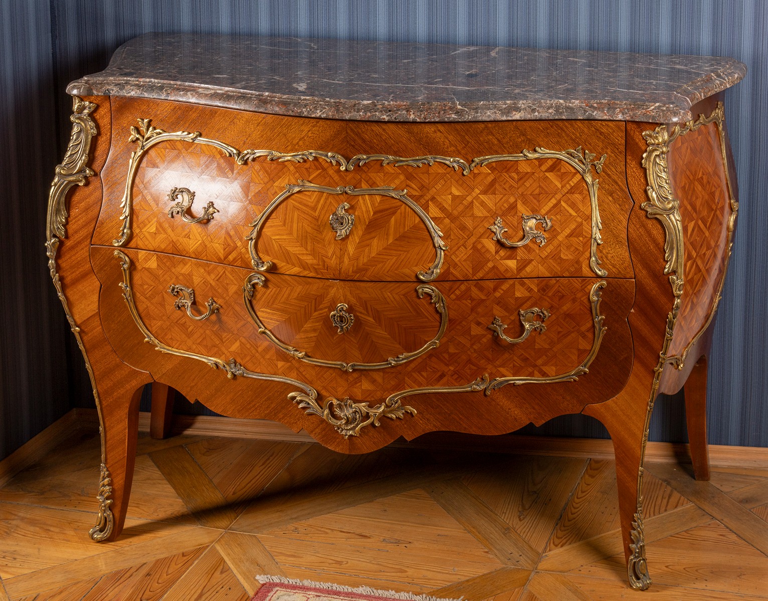 Komoda v rokokovém stylu Ludvík XV.