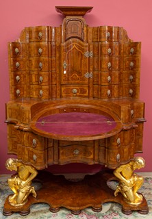 Luxusní sekretář v barokním stylu