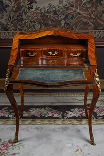 Psací stolek v rokokovém stylu Ludvík XV.