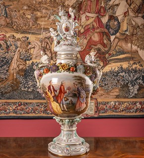 Luxusní vysoká váza s víkem