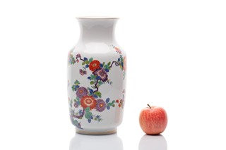 Váza s malbou „Kakiemon“ | Německo, Míšeň (Meissen, Staatliche Porzellan-Manufaktur Meissen)