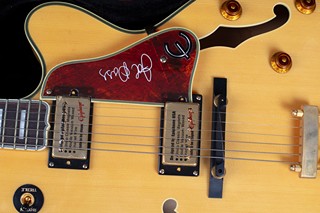 Archtop jazzová elektrická kytara Epiphone Joe Pass Emperor-II NA (Natural) s luxusním kufrem s aligátořím vzorem | Epiphone (v licenci Gibson Guitar Corp.)