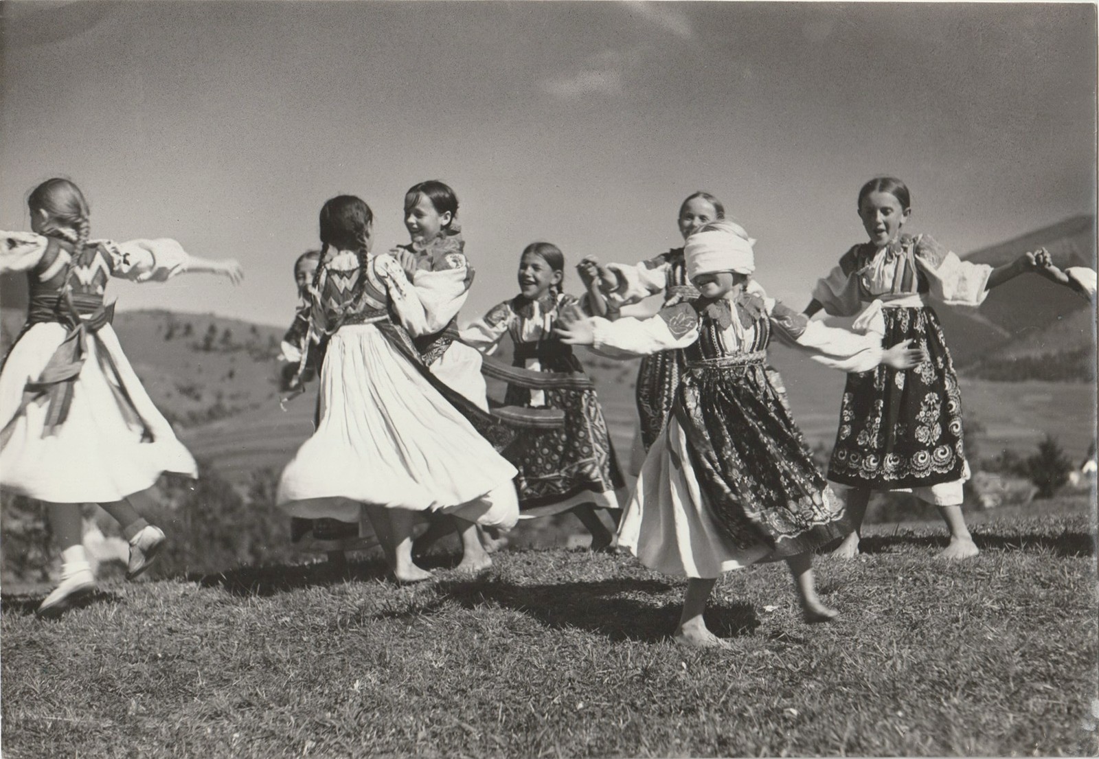 Karel Plicka (1894 – 1987) - Děti v krojích