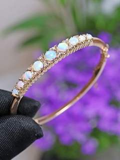 Zlatý náramek s přírodními opály a diamanty (30. léta 20. století)