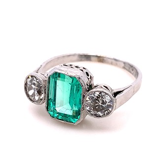 Luxusní prsten s diamanty a smaragdem | Art deco | Československo 1930 | znalecký posudek
