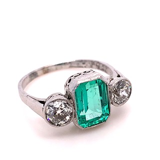 Luxusní prsten s diamanty a smaragdem | Art deco | Československo 1930 | znalecký posudek