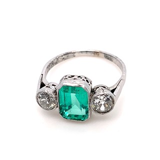 Luxusní prsten s diamanty a smaragdem | Art deco | Československo 1930 | znalecký posudek