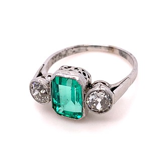Luxusní prsten s diamanty a smaragdem | Art deco | Československo 1930 | znalecký posudek