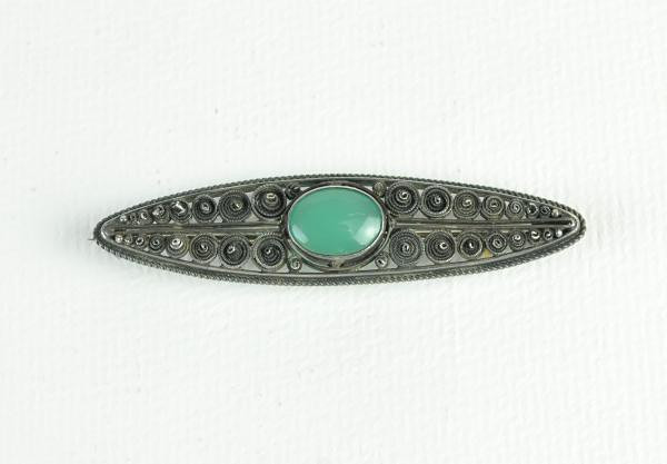 Stříbrná brož s chrysoprasem