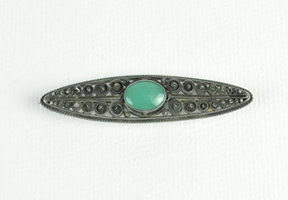 Stříbrná brož s chrysoprasem