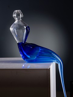 Jiří Šuhájek (1963) - Plastika „Modrá dáma“ (Sedící figura)