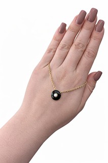 Zlatý náhrdelník s přírodním onyxem a perlou
