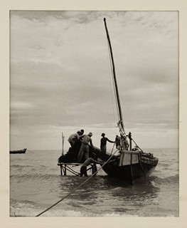 Huat Tang Seng - SOUBOR PĚTI FOTOGRAFIÍ RYBÁŘSKÝCH LODÍ
