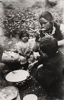 Irena Blühová (1904-1991) - SOUBOR ŠESTI FOTOGRAFIÍ S VENKOVSKOU TEMATIKOU