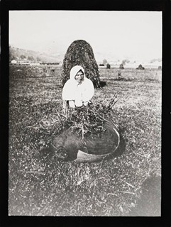 Irena Blühová (1904-1991) - SOUBOR ŠESTI FOTOGRAFIÍ S VENKOVSKOU TEMATIKOU