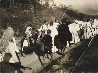 Irena Blühová (1904-1991) - SOUBOR DESETI FOTOGRAFIÍ SE SOCIÁLNÍ TÉMATIKOU