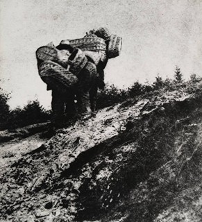 Irena Blühová (1904-1991) - SOUBOR DESETI FOTOGRAFIÍ SE SOCIÁLNÍ TÉMATIKOU