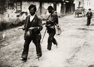 Irena Blühová (1904-1991) - SOUBOR DESETI FOTOGRAFIÍ SE SOCIÁLNÍ TÉMATIKOU