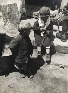 SOUBOR ŠESTI FOTOGRAFIÍ SE SOCIÁLNÍ TÉMATIKOU