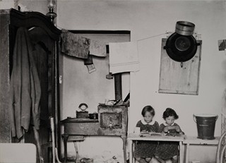 Il´ja Jozef Marko (1907-1980) - SOUBOR PĚTI FOTOGRAFIÍ SE SOCIÁLNÍ TÉMATIKOU