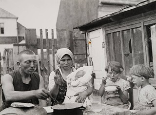 Il´ja Jozef Marko (1907-1980) - SOUBOR PĚTI FOTOGRAFIÍ SE SOCIÁLNÍ TÉMATIKOU