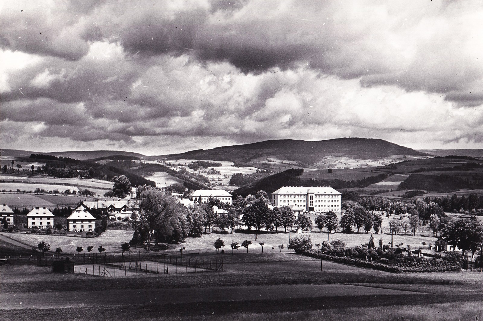 Zdenko Feyfar (1913 - 2001) - Městečko v horách