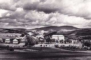 Zdenko Feyfar (1913 - 2001) - Městečko v horách