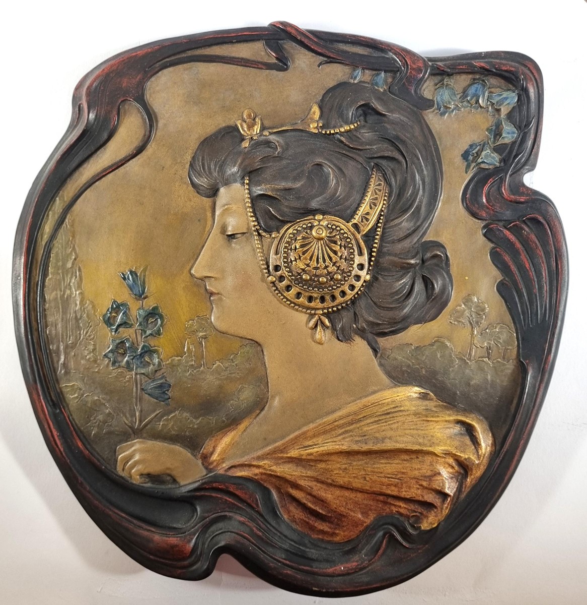 Johan Mareš - Secesní keramický portrét- dívka se zvonky I.