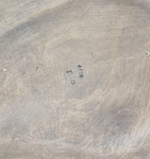 Johan Mareš - Secesní keramický portrét- dívka s petrklíčem II: