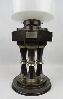 Art deco svítidlo s rondokubistickými prvky pravděpodobně Hradecká umělecká kovovýroba, cca 1925