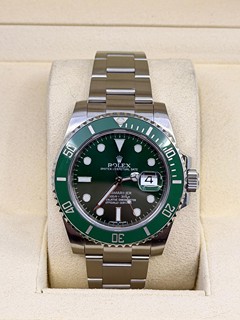 ROLEX
SUBMARINER DATE
116610LV