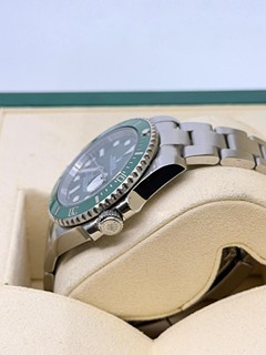 ROLEX
SUBMARINER DATE
116610LV