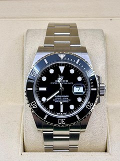 ROLEX 

SUBMARINER DATE 


126610LN