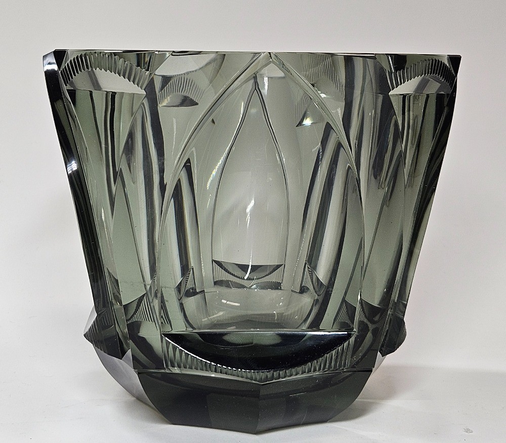 Rudolf Hloušek (1909 - 1992) - Art deco váza z kouřového skla, Železný Brod