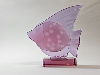 André Fau (1896 - 1982) - Art deco alexandritová skleněná socha ryby, Ingrid, Československo, 1935
