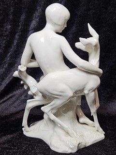 Theodor Kärner (1884 - 1966) - Porcelánová socha od firmy Rosenthal, dívka s laní, 1934