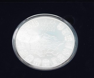 2021 - 10 000 Kč - Mimořádná pamětní stříbrná mince ke 100. výročí založení Velké Prahy - 1 kg - 0.999 Ag - Matovaná