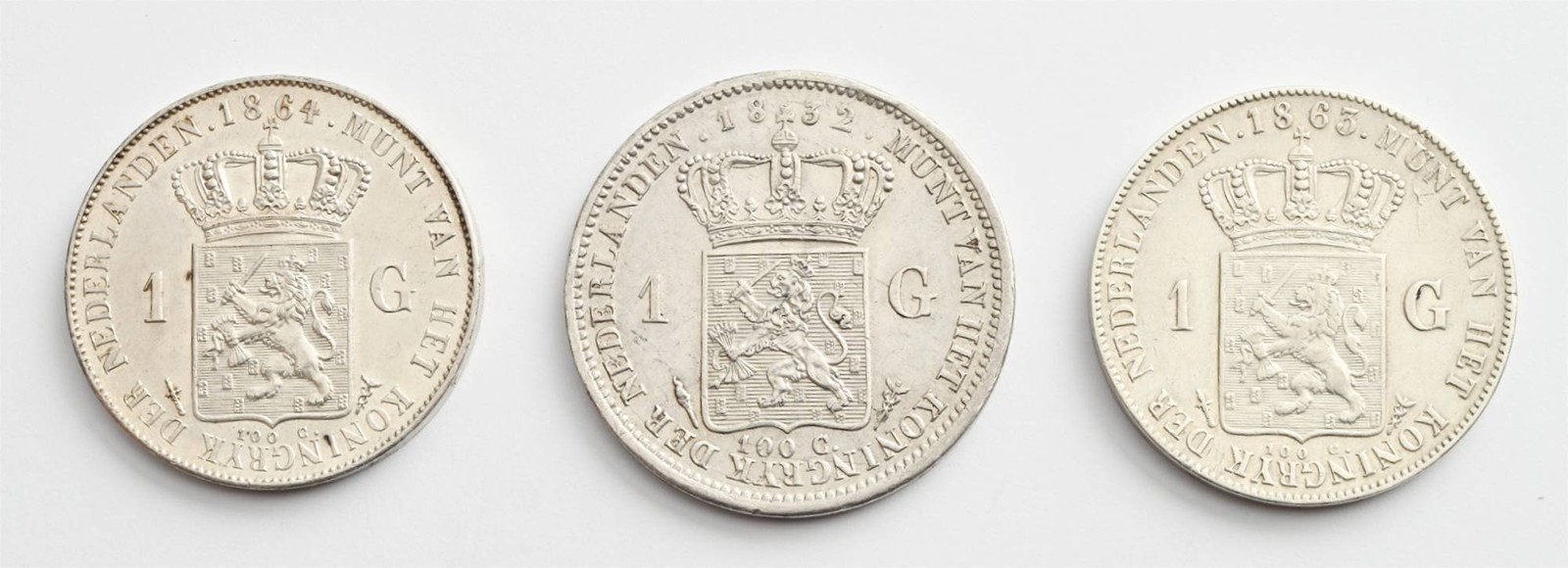 TŘI STŘÍBRNÉ OBĚŽNÉ MINCE 1 GULDEN
