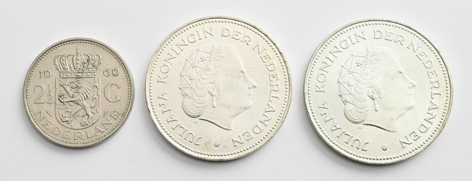 DVĚ STŘÍBRNÉ OBĚŽNÉ MINCE 10 GULDEN (+ 1 NIKLOVÁ MINCE 2 1/2 GULDEN)