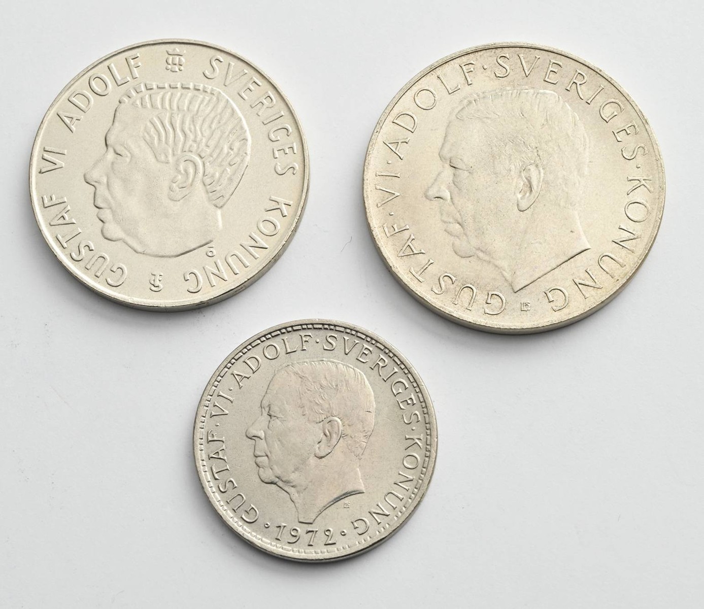 DVĚ STŘÍBRNÉ A 1 MĚDINIKLOVÁ MINCE 5 KRONOR