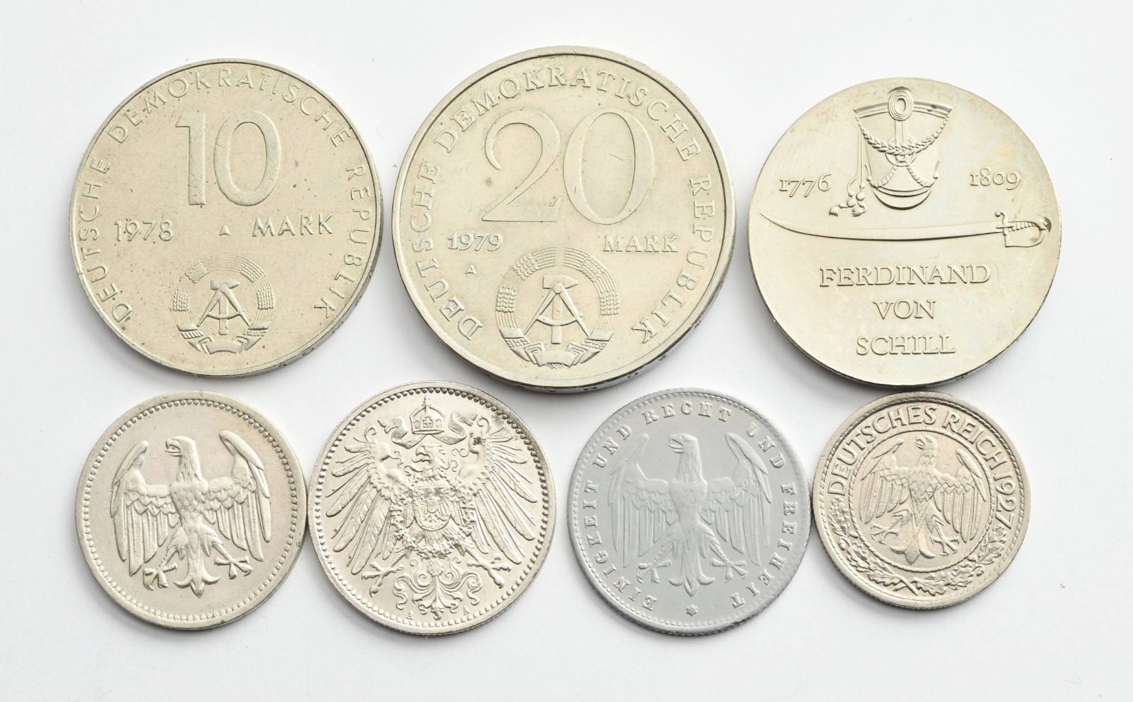 8 OBĚŽNÝCH A PAMĚTNÍCH MINCÍ